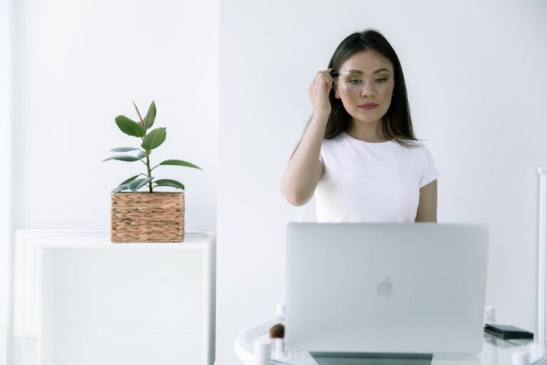 portable smart mirror device